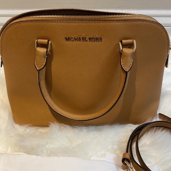 Michael Kors Crossbody - Picture 7 of 16